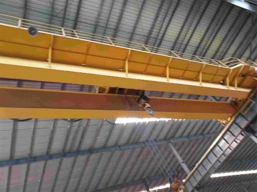 橋式起重機